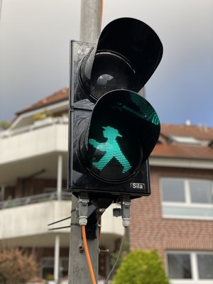 Die Fußgängerampel an der „Bocholter Straße“ ist eine vorübergehende Maßnahme und soll die Querung der Straße so übergangsweise sicherer machen.