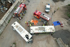 Ein Großaufgebot an Kräften von Rettungsdienst und Feuerwehr haben in Borken eine simulierte Einsatzlage durchgeführt.