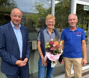 Borkens Erster Beigeordneter und Kämmerer Norbert Nießing (li.) und Konrektor Frank Dignath begrüßten die neue Leiterin der Maria-Sibylla-Merian-Realschule in Weseke und wünschten ihr einen guten Start. 