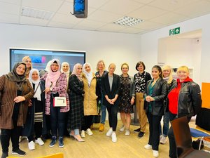 Jedem zweiten Mittwoch im Monat findet der offene Treff für Frauen "HerStory" von 14.30 bis 16.30 Uhr im 3ECK in Borken statt. Alle Frauen sind herzlich willkommen.