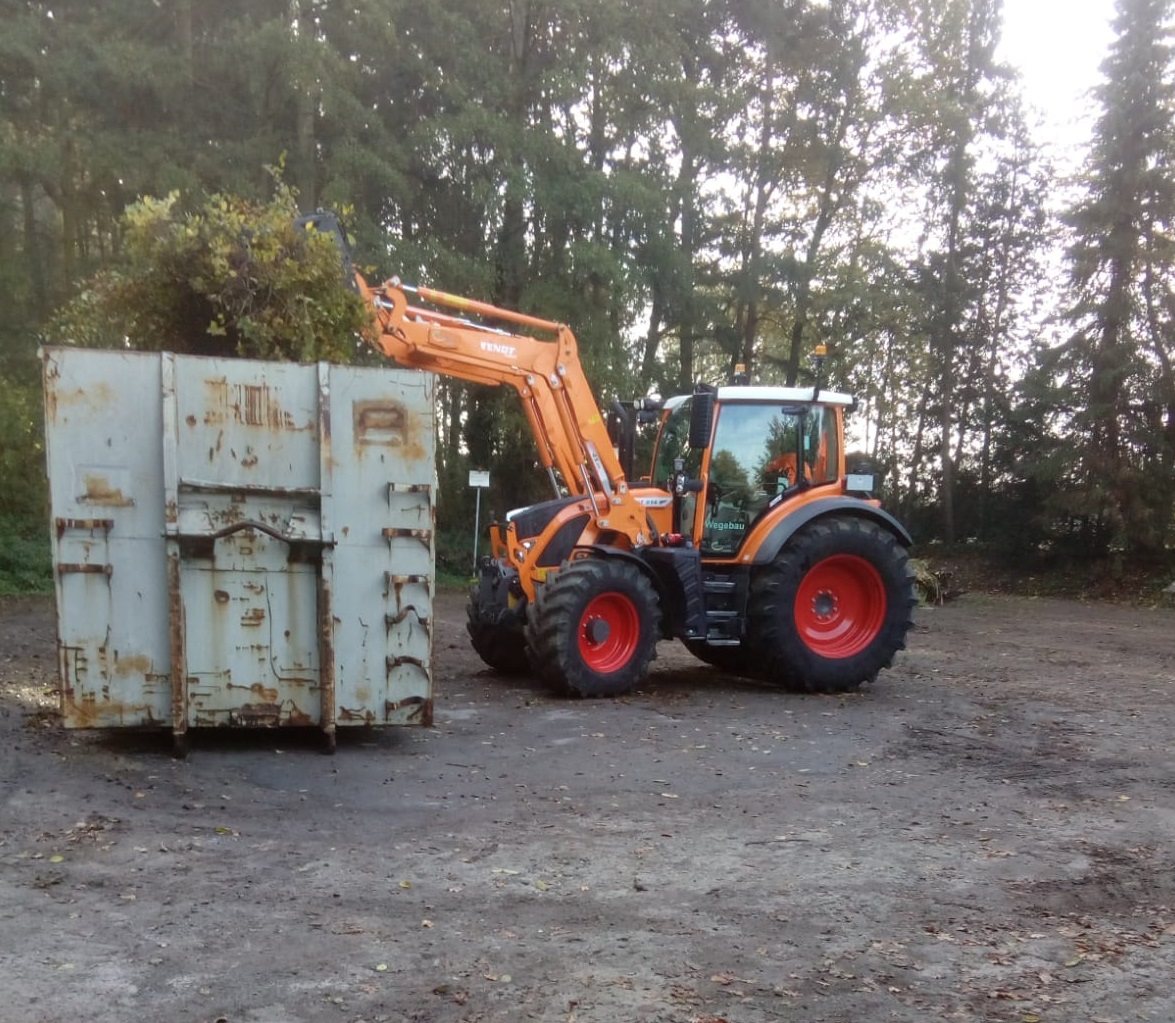 An zwei Terminen im April können Grünabfälle nicht nur am Wertstoffhof in Borken, sondern zusätzlich in den Ortsteilen Burlo, Marbeck und Weseke abgegeben werden. Hier zu sehen: Grünabfallannahme an der Pumpstation Marbeck.