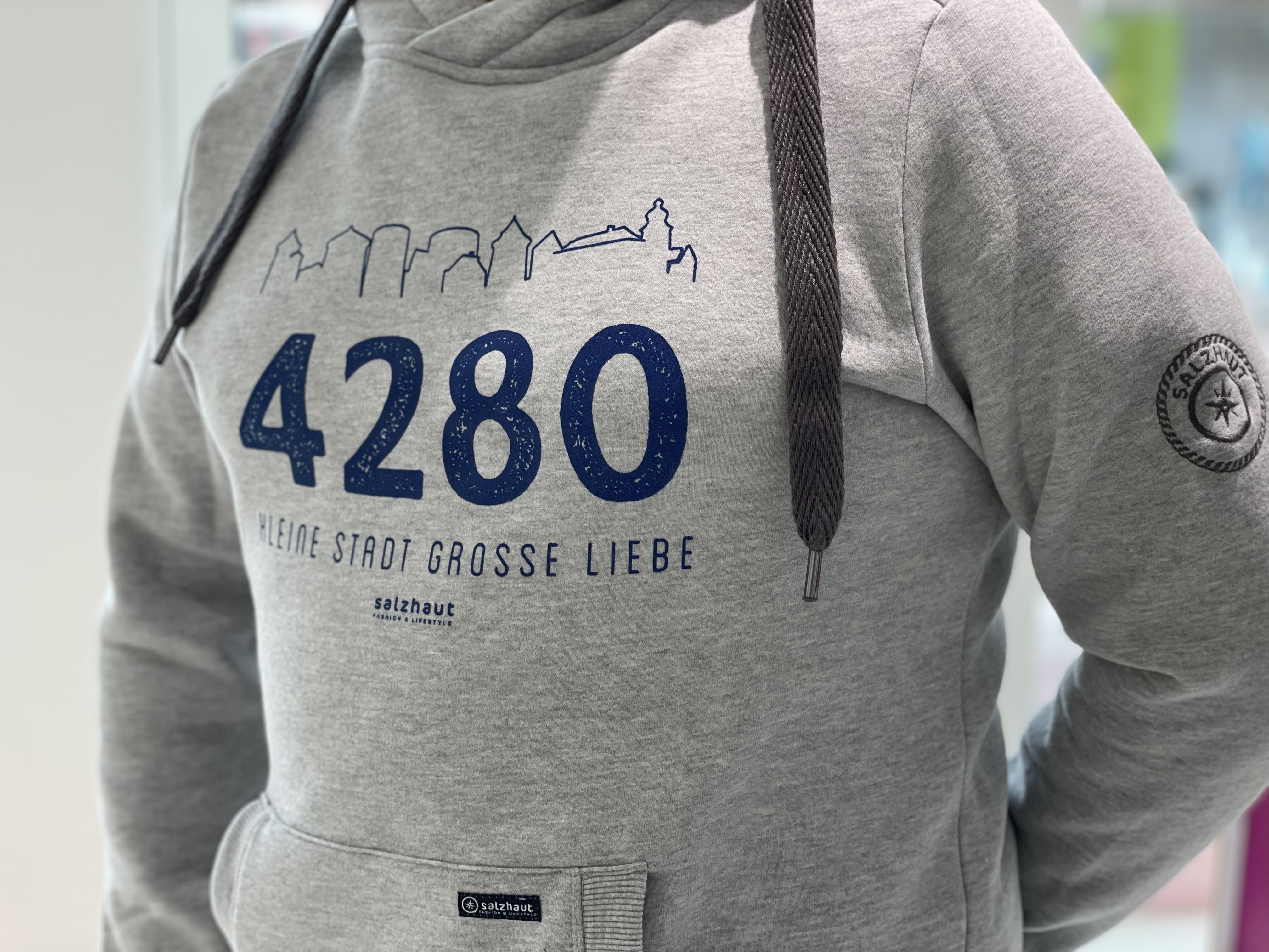 Sammelcharakter: Die Kapuzenpullover und T-Shirts im „Borken-Style“ sollen zwei Mal im Jahr in jeweils zwei neue Farben herausgebracht werden.