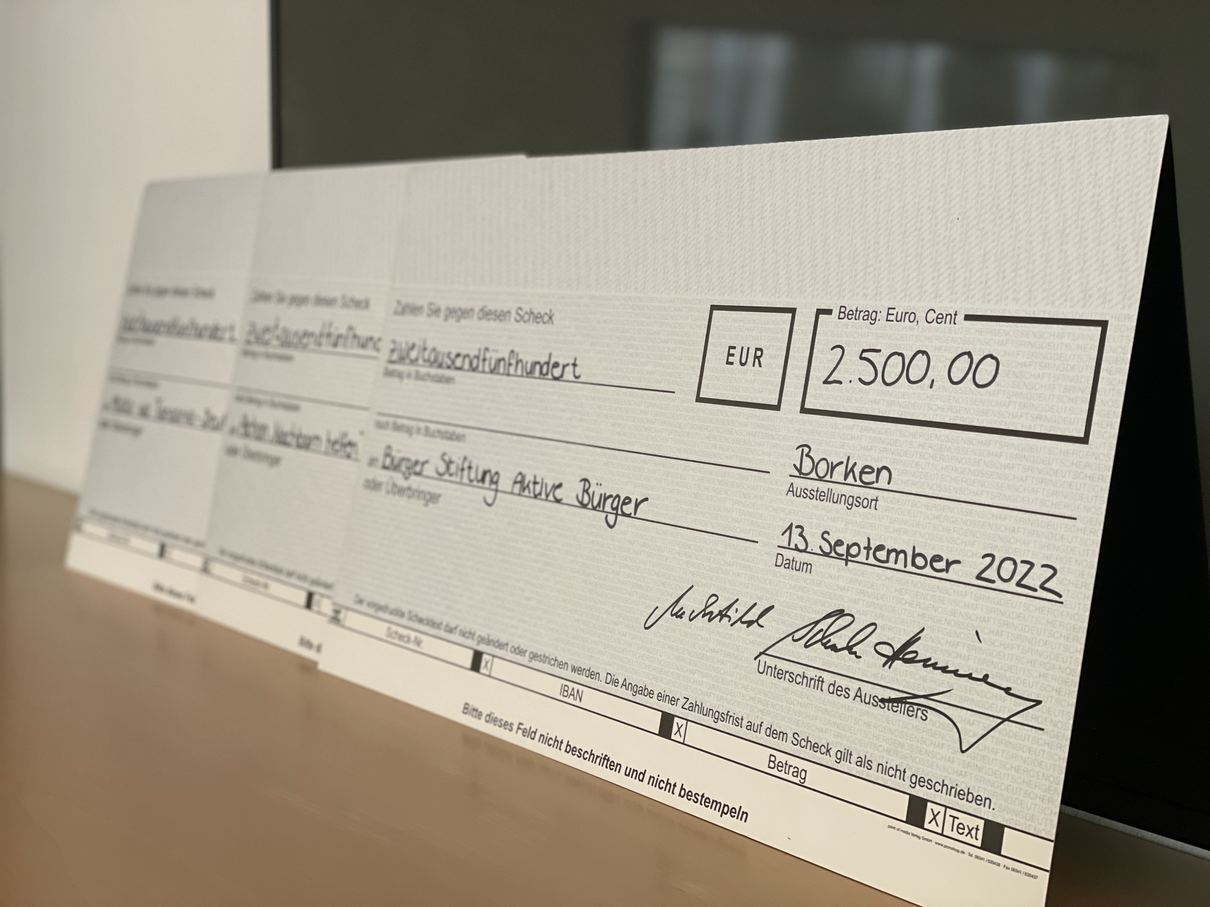 Bei dem Benefiz-Fußballspiel sind insgesamt 7.500 Euro für den guten Zweck zusammengekommen.