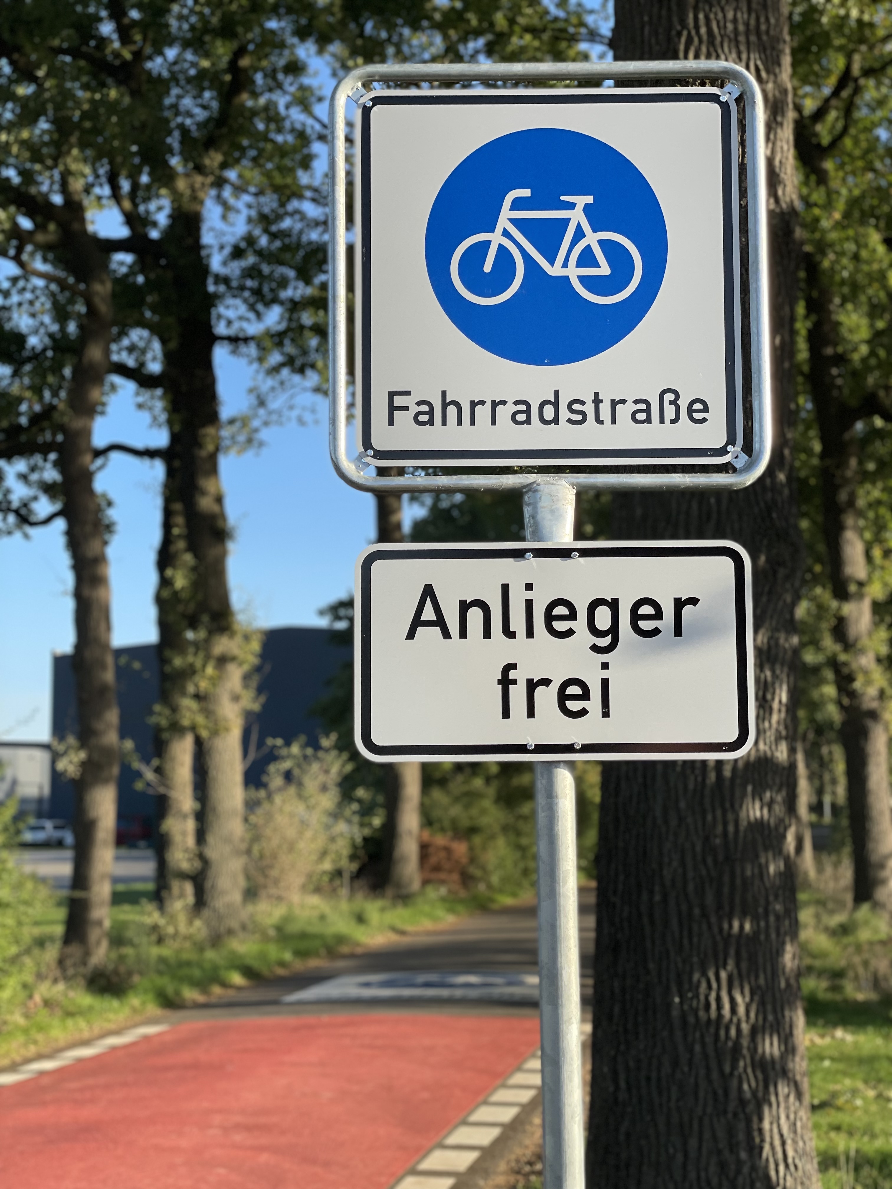 Das etwa ein Kilometer lange Teilstück des "Ramsdorfer Postwegs" zwischen der „Landwehr“ und der „Coesfelder Straße“ soll zur Stärkung des Radverkehrs in der Kreisstadt beitragen.