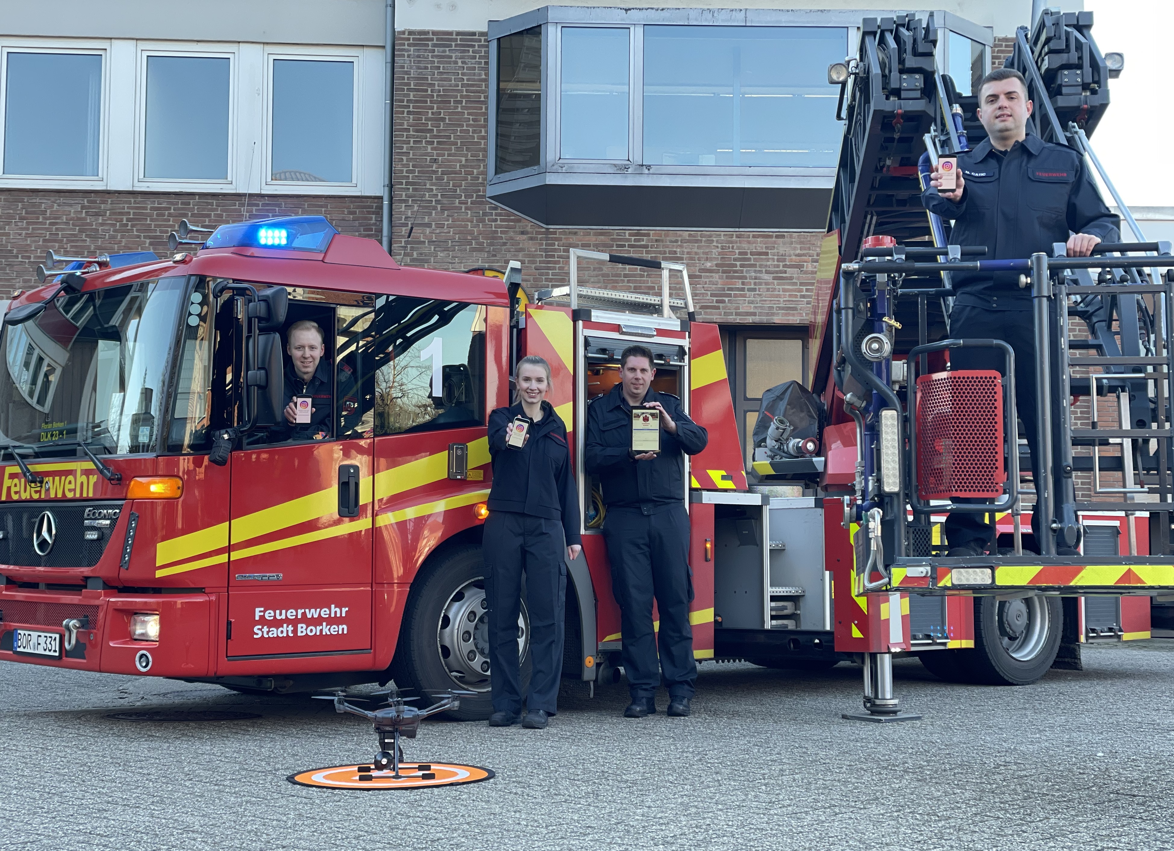 Die Feuerwehr Borken berichtet ab jetzt auch auf Instagram unter „feuerwehr_borken“ über Einsätze, den Wachalltag und vieles mehr.