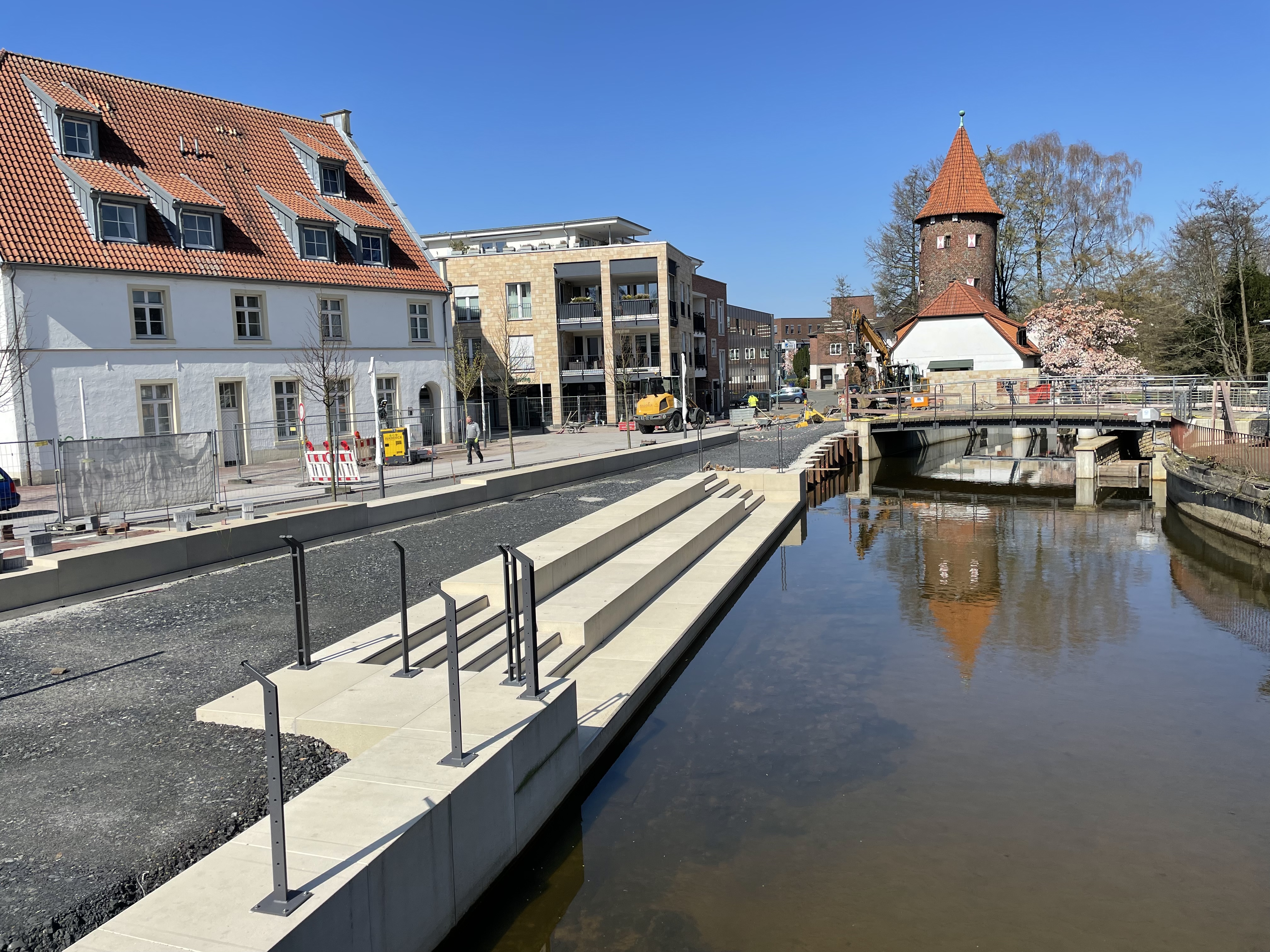 Die letzten Straßenbauarbeiten "Am Papendiek" im Mühlenareal in Borken können nun beendet werden. Die Fahrspur ist ab Donnerstag, 13. April 2023, wieder freigegeben.